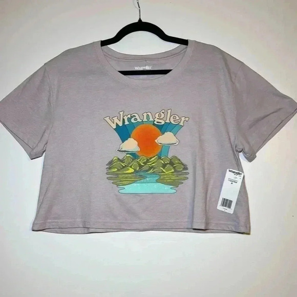 WRANGLER TOP SZ M GRAPHIC NWT WITH FLAW DUE TO TAG! See picture lavender - Picture 1 of 7